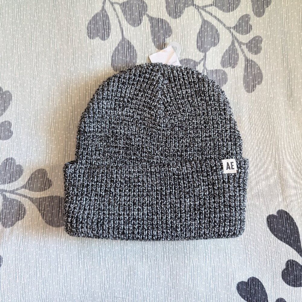 NWT American Eagle Outfitters Ribbed Knit Beanie Unisex Dark Heather Gray